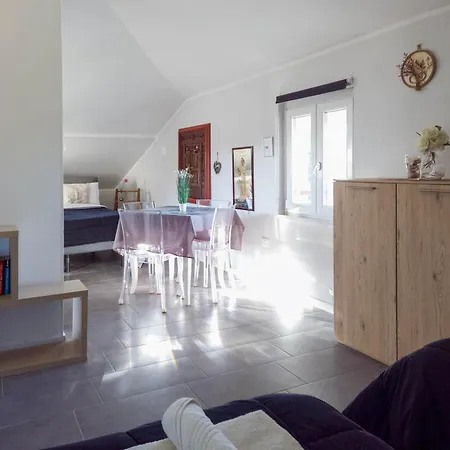 Гостевой дом Nest Кастельнуово-дель-Гарда